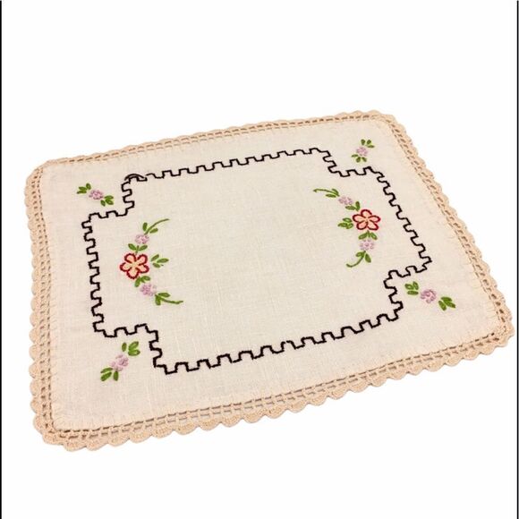 Vintage Floral Embroidered Crochet Lace Trim Linen Doily Rectangle Dresser Scarf - Picture 2 of 14